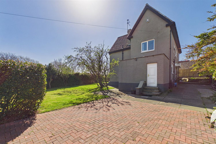 Outside - Picture 34 of 42