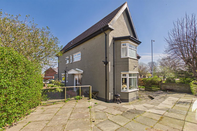 Outside - Picture 38 of 42