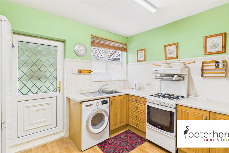 Kitchen - Picture 8 of 31